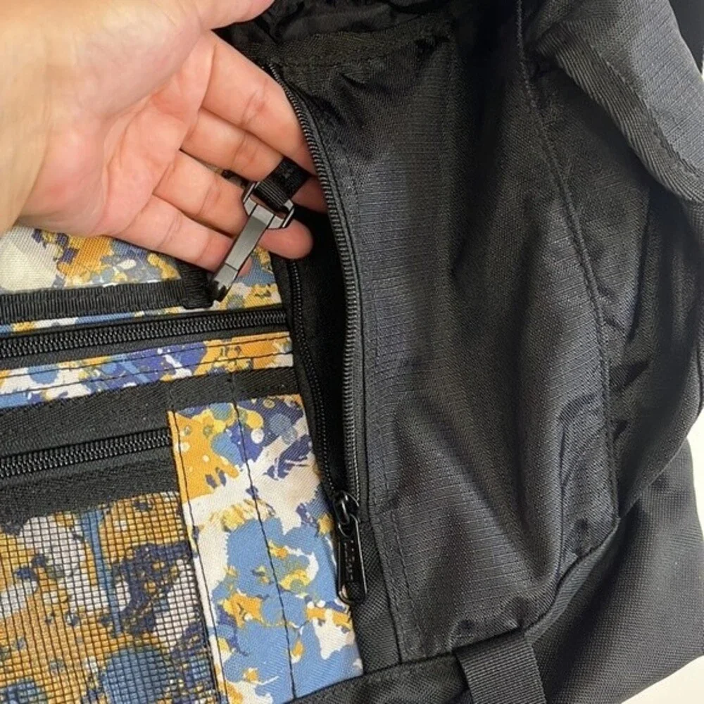 L.L. Bean Black Polyester Laptop Computer Messenger crossbody Bag paint splatter